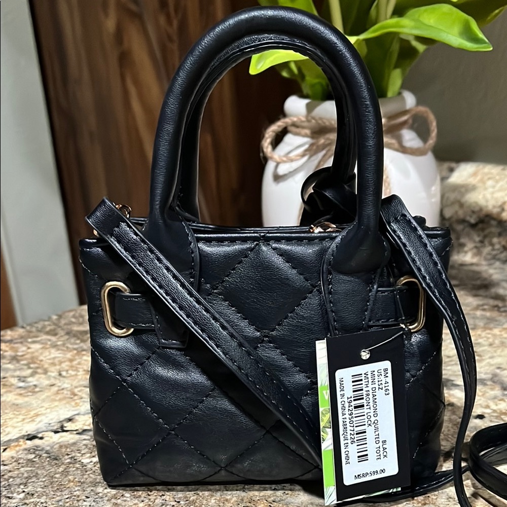Badgley Mischka NWT Black Quilted Handbag - Picture 6 of 11
